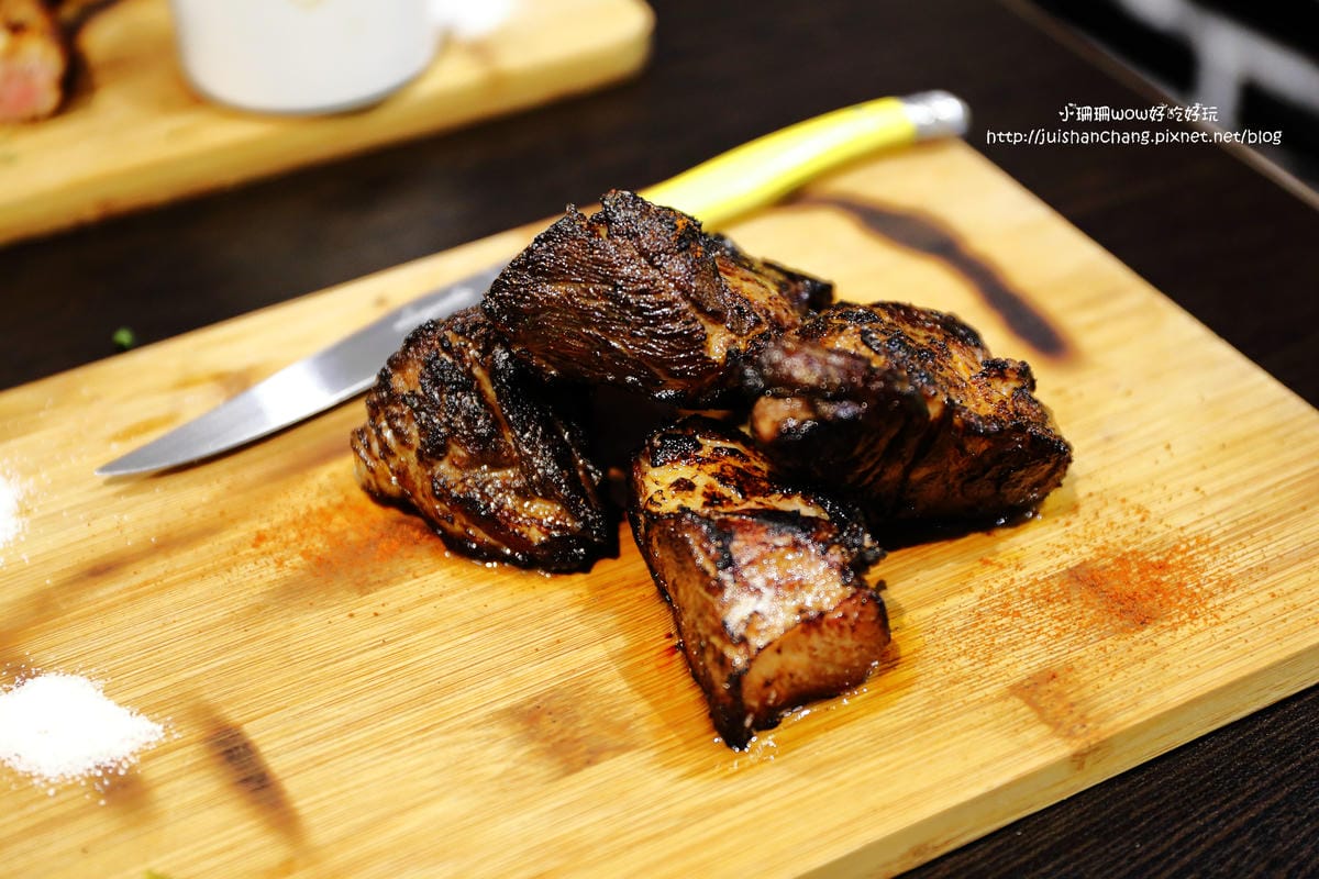 【食║台北】Mastro Cafe～咖啡VS.美食。「戰斧豬排」重量級霸氣登場，驚豔破表！