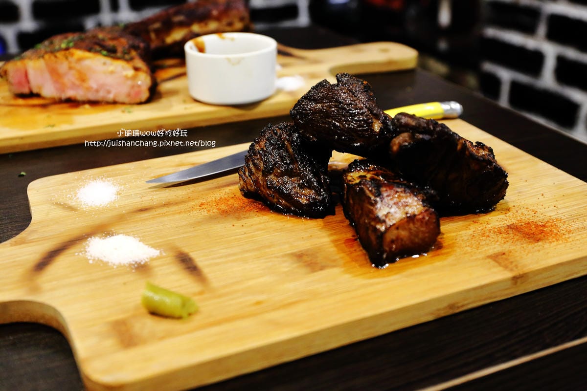 【食║台北】Mastro Cafe～咖啡VS.美食。「戰斧豬排」重量級霸氣登場，驚豔破表！