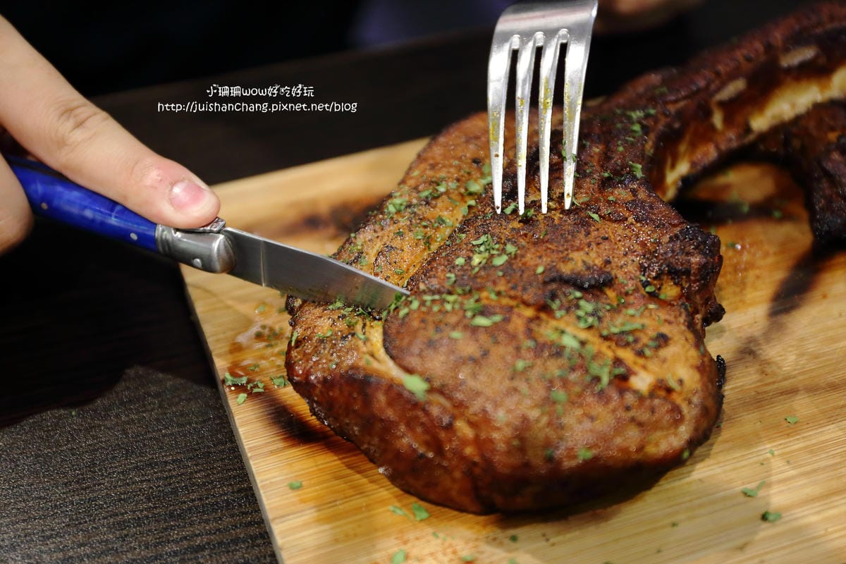 【食║台北】Mastro Cafe～咖啡VS.美食。「戰斧豬排」重量級霸氣登場，驚豔破表！