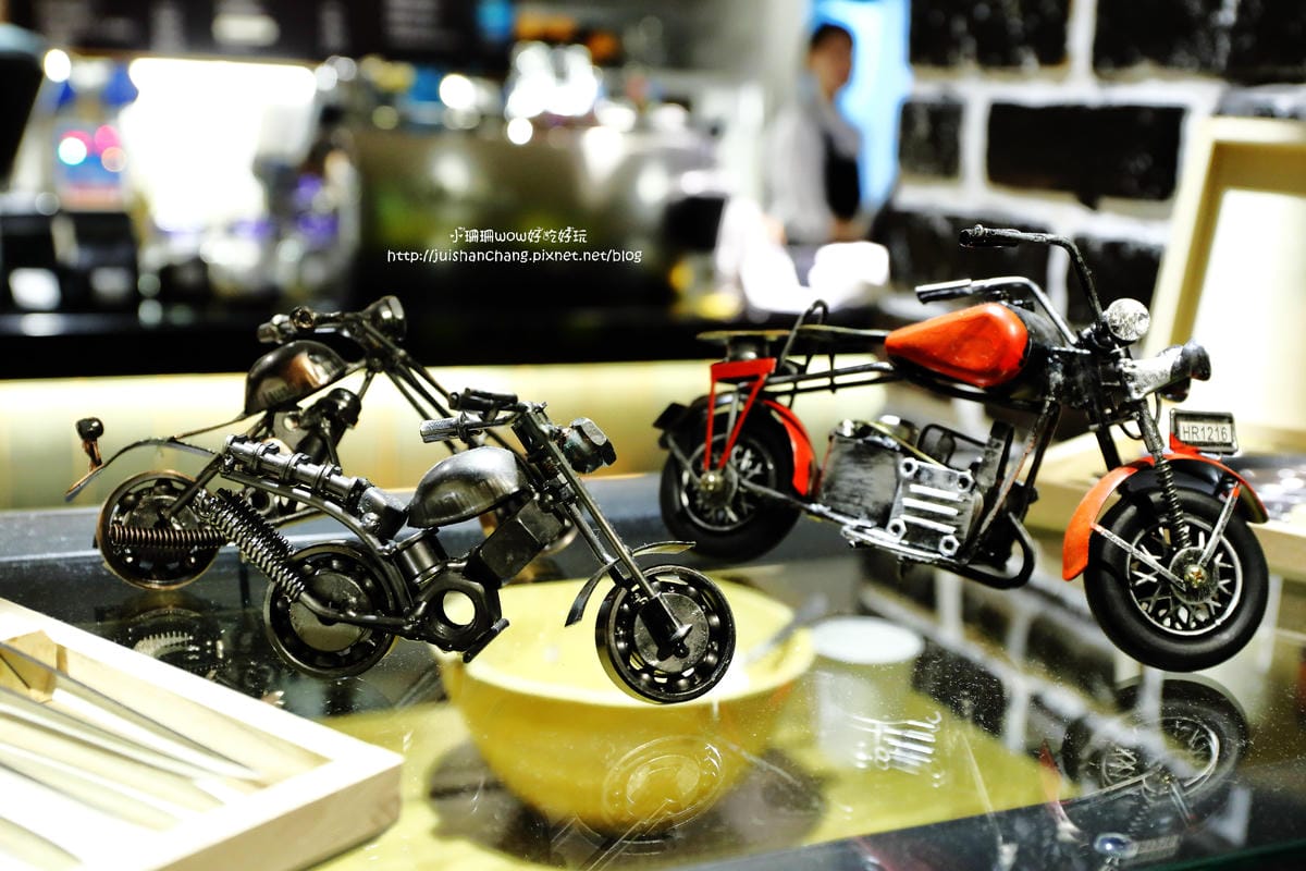 【食║台北】Mastro Cafe～咖啡VS.美食。「戰斧豬排」重量級霸氣登場，驚豔破表！