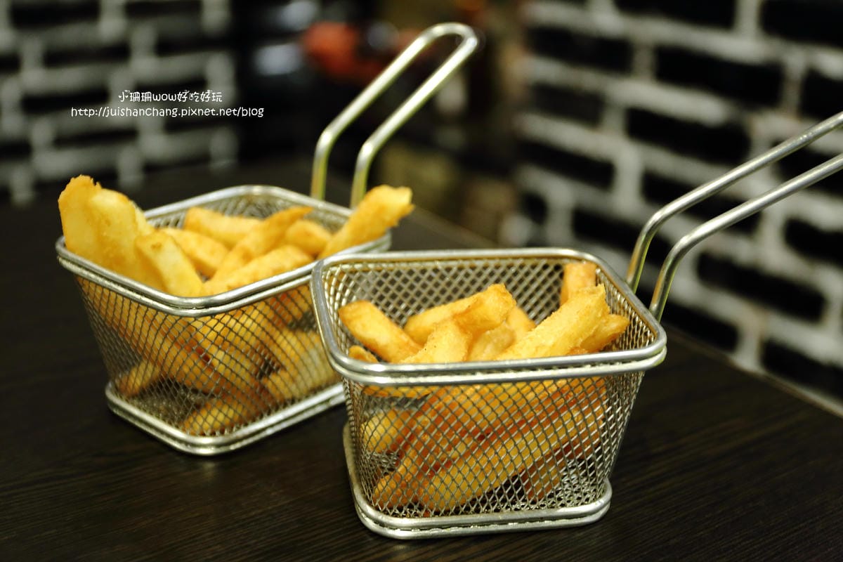 【食║台北】Mastro Cafe～咖啡VS.美食。「戰斧豬排」重量級霸氣登場，驚豔破表！