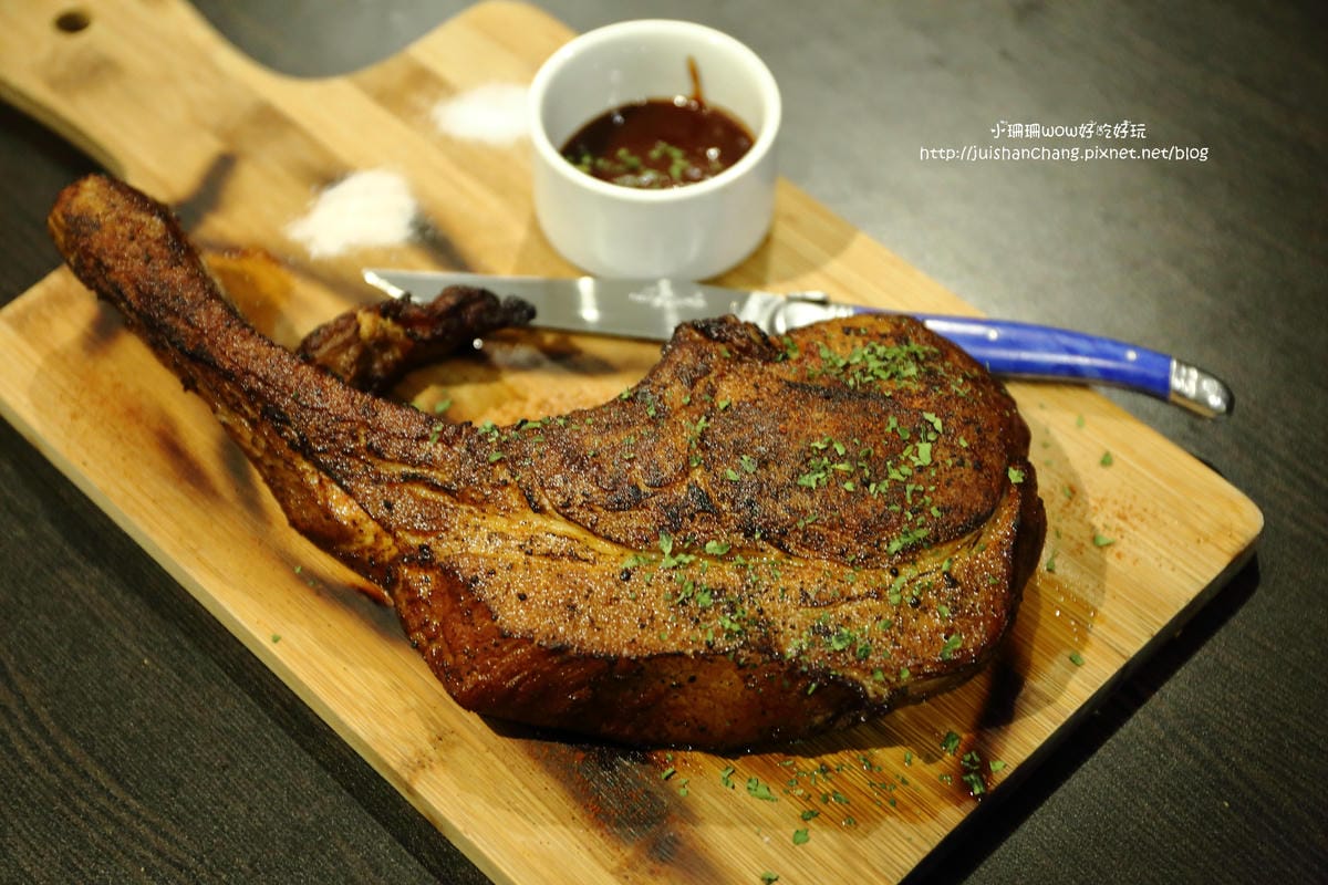 【食║台北】Mastro Cafe～咖啡VS.美食。「戰斧豬排」重量級霸氣登場，驚豔破表！