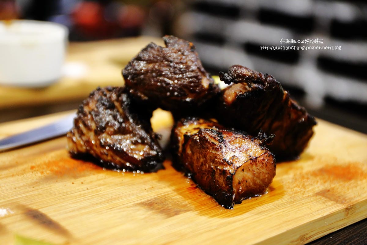 【食║台北】Mastro Cafe～咖啡VS.美食。「戰斧豬排」重量級霸氣登場，驚豔破表！