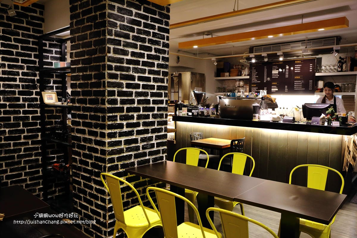 【食║台北】Mastro Cafe～咖啡VS.美食。「戰斧豬排」重量級霸氣登場，驚豔破表！