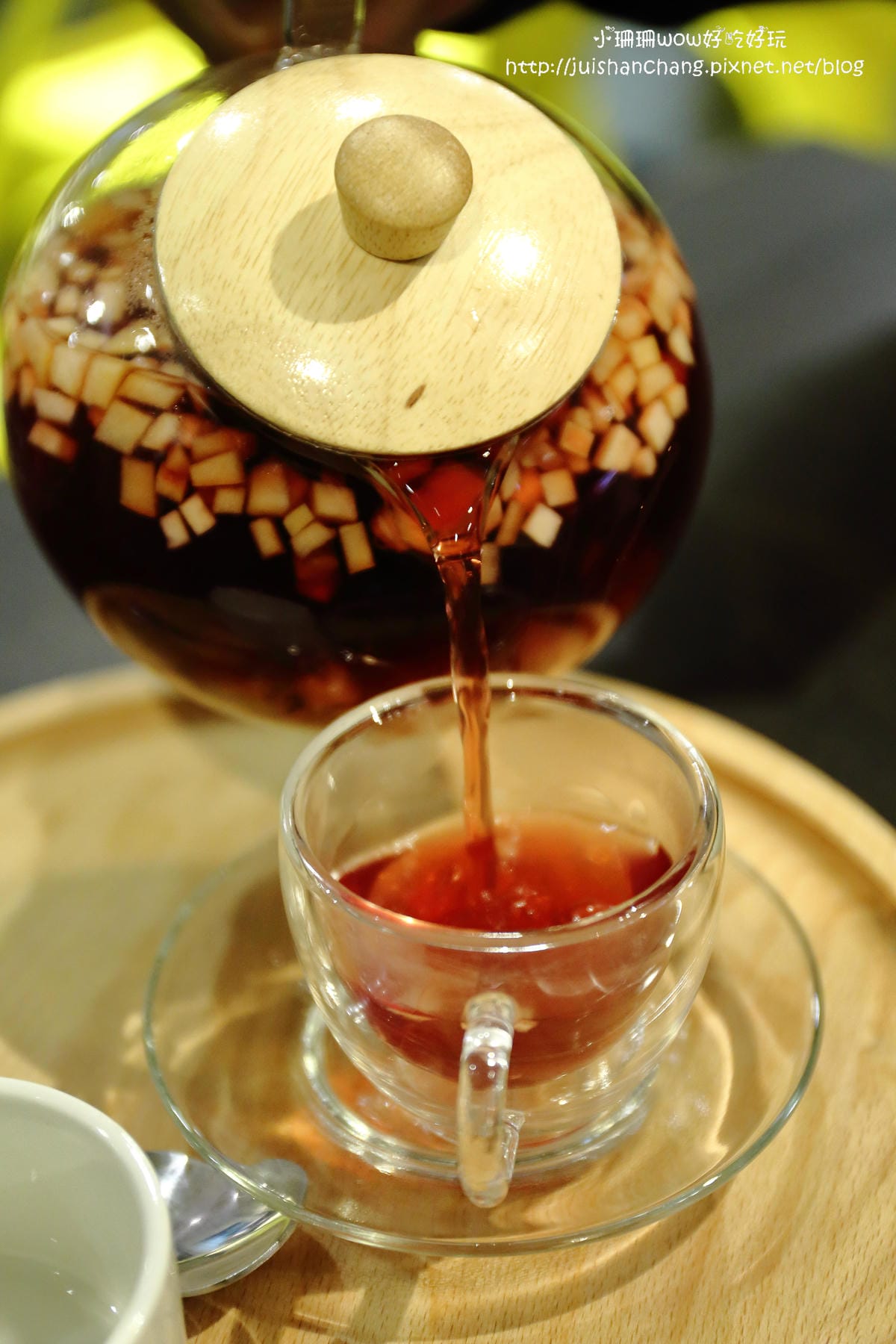 【食║台北】Mastro Cafe～咖啡VS.美食。「戰斧豬排」重量級霸氣登場，驚豔破表！