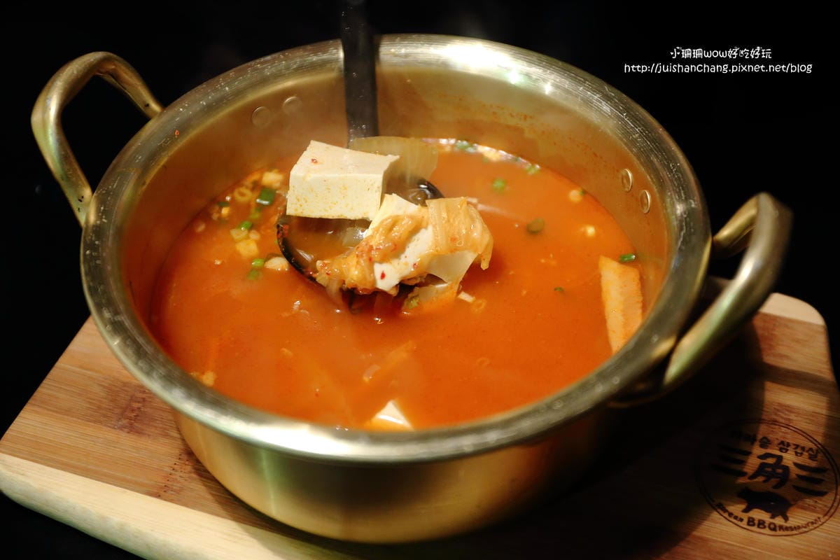 【食║台北】三角三韓國道地烤肉～51公分的大鍋蓋，正宗韓式口味！大口吃肉+正妹桌邊服務，道地的口味連韓國人也愛！