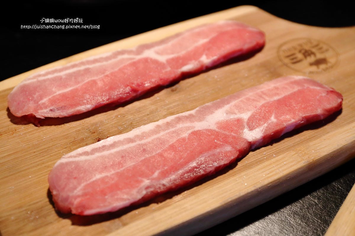 【食║台北】三角三韓國道地烤肉～51公分的大鍋蓋，正宗韓式口味！大口吃肉+正妹桌邊服務，道地的口味連韓國人也愛！