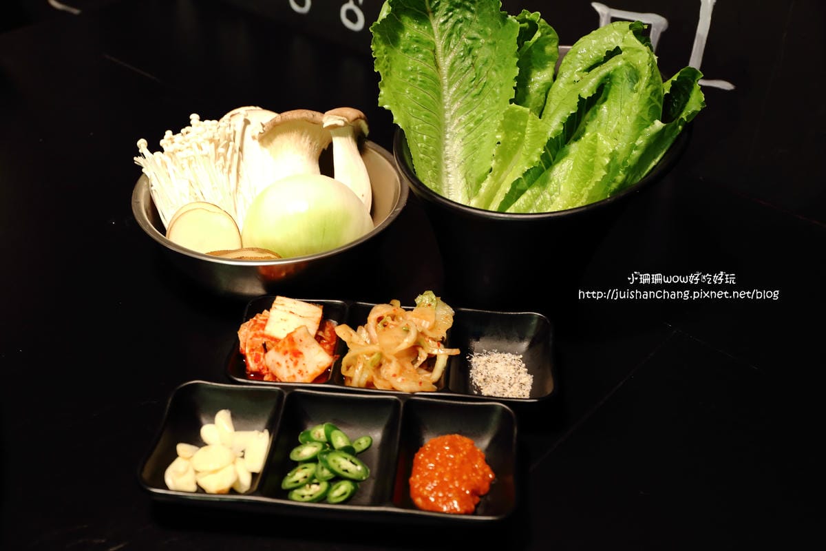 【食║台北】三角三韓國道地烤肉～51公分的大鍋蓋，正宗韓式口味！大口吃肉+正妹桌邊服務，道地的口味連韓國人也愛！