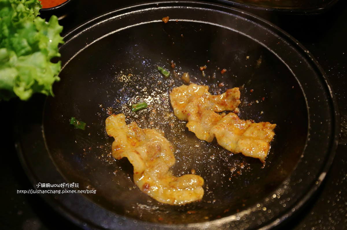 【食║新莊】劉震川日韓風味鍋（新莊幸福店）～韓食出新招創意，火烤兩吃，大份量又美味的韓式料理