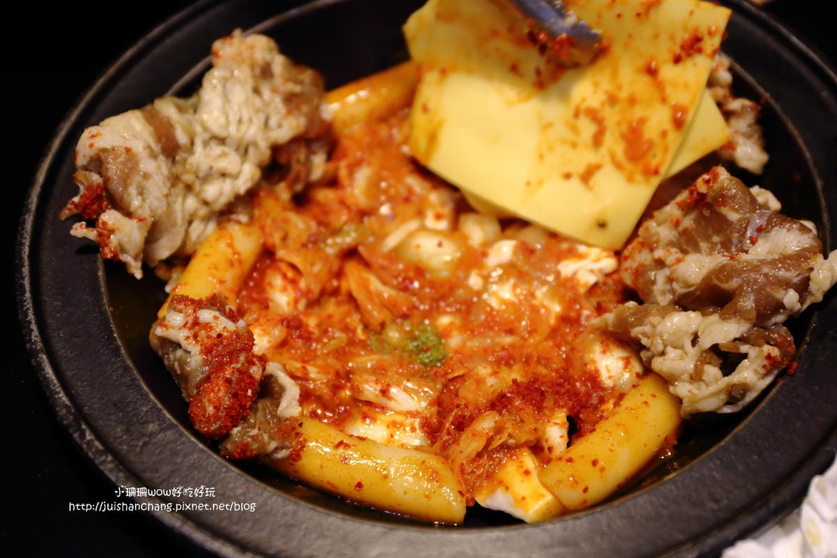 【食║新莊】劉震川日韓風味鍋（新莊幸福店）～韓食出新招創意，火烤兩吃，大份量又美味的韓式料理