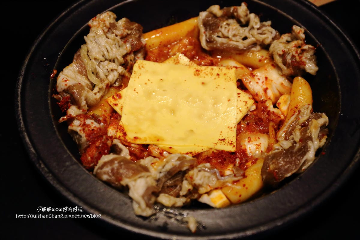 【食║新莊】劉震川日韓風味鍋（新莊幸福店）～韓食出新招創意，火烤兩吃，大份量又美味的韓式料理
