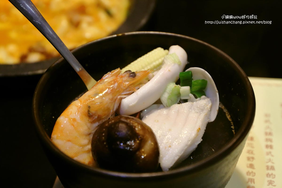 【食║新莊】劉震川日韓風味鍋（新莊幸福店）～韓食出新招創意，火烤兩吃，大份量又美味的韓式料理