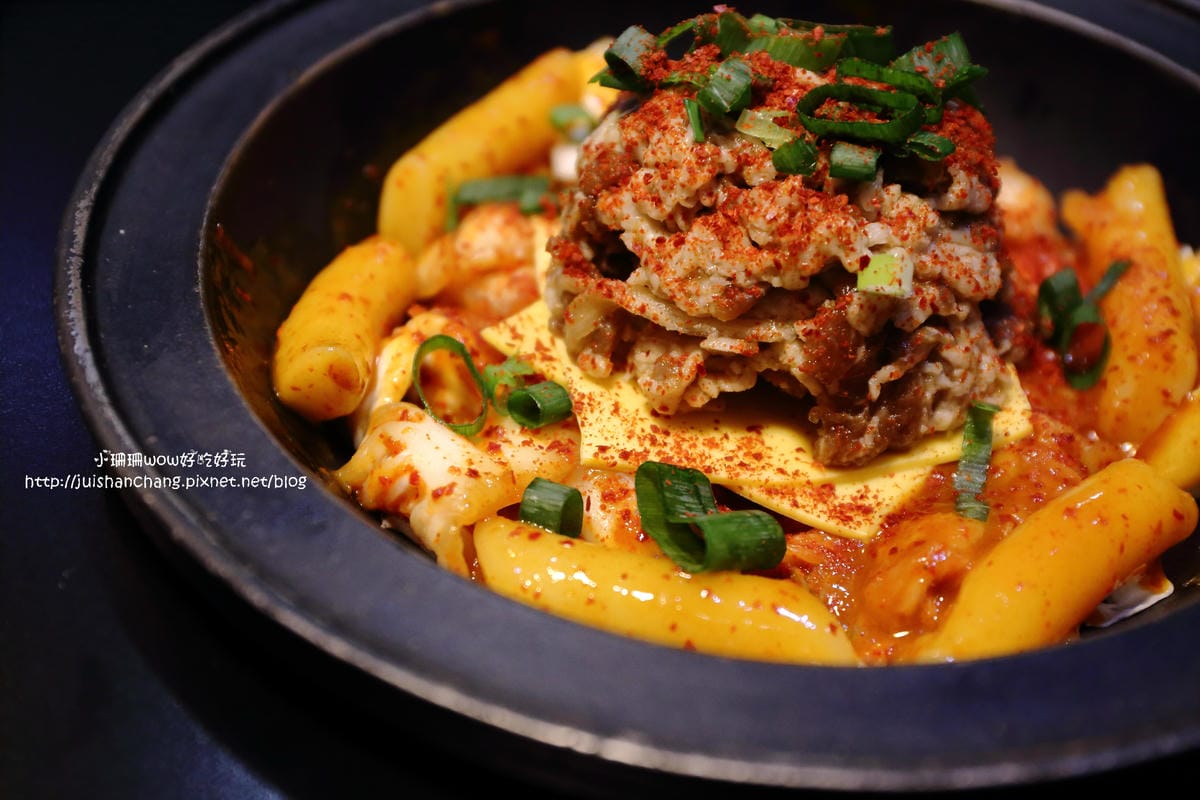 【食║新莊】劉震川日韓風味鍋（新莊幸福店）～韓食出新招創意，火烤兩吃，大份量又美味的韓式料理