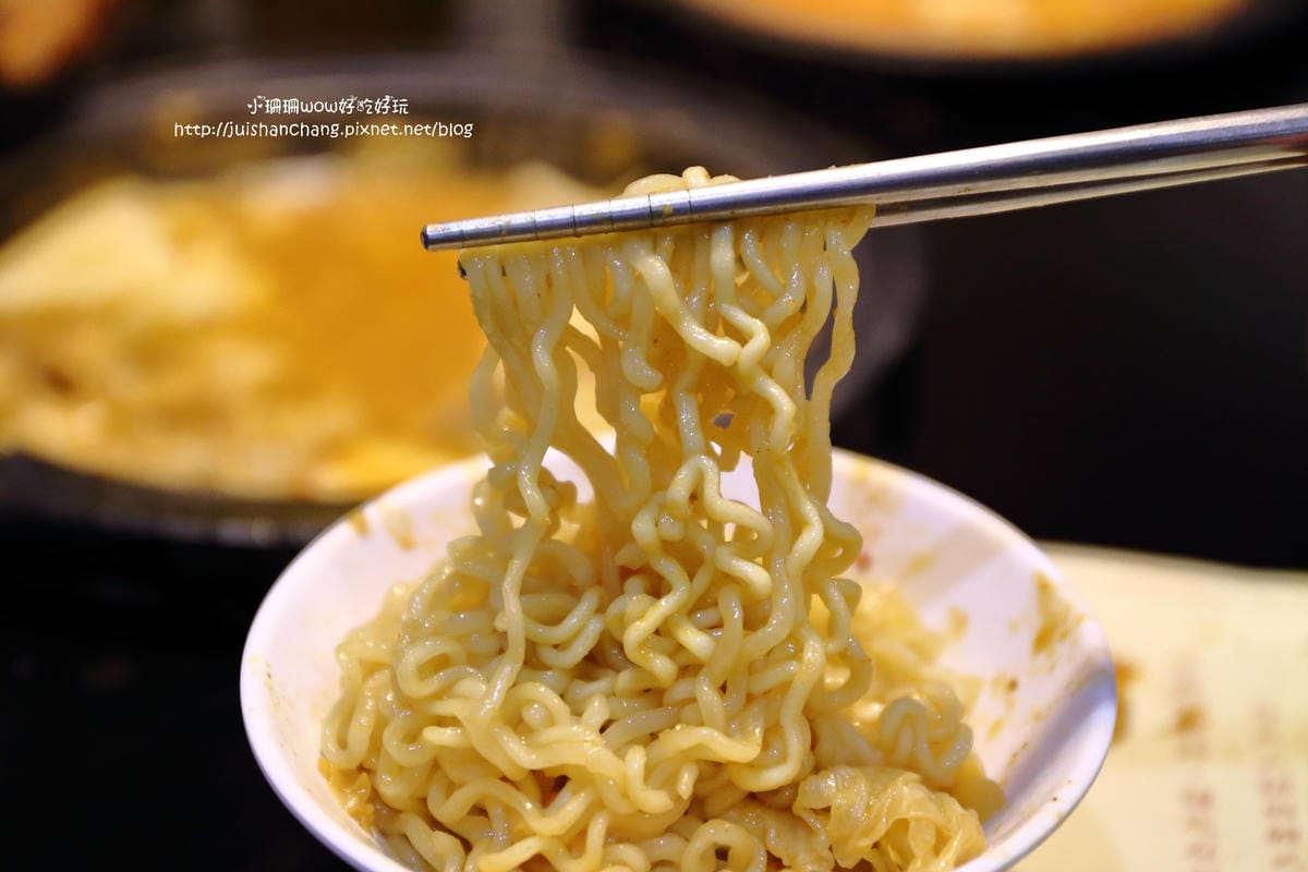 【食║新莊】劉震川日韓風味鍋（新莊幸福店）～韓食出新招創意，火烤兩吃，大份量又美味的韓式料理