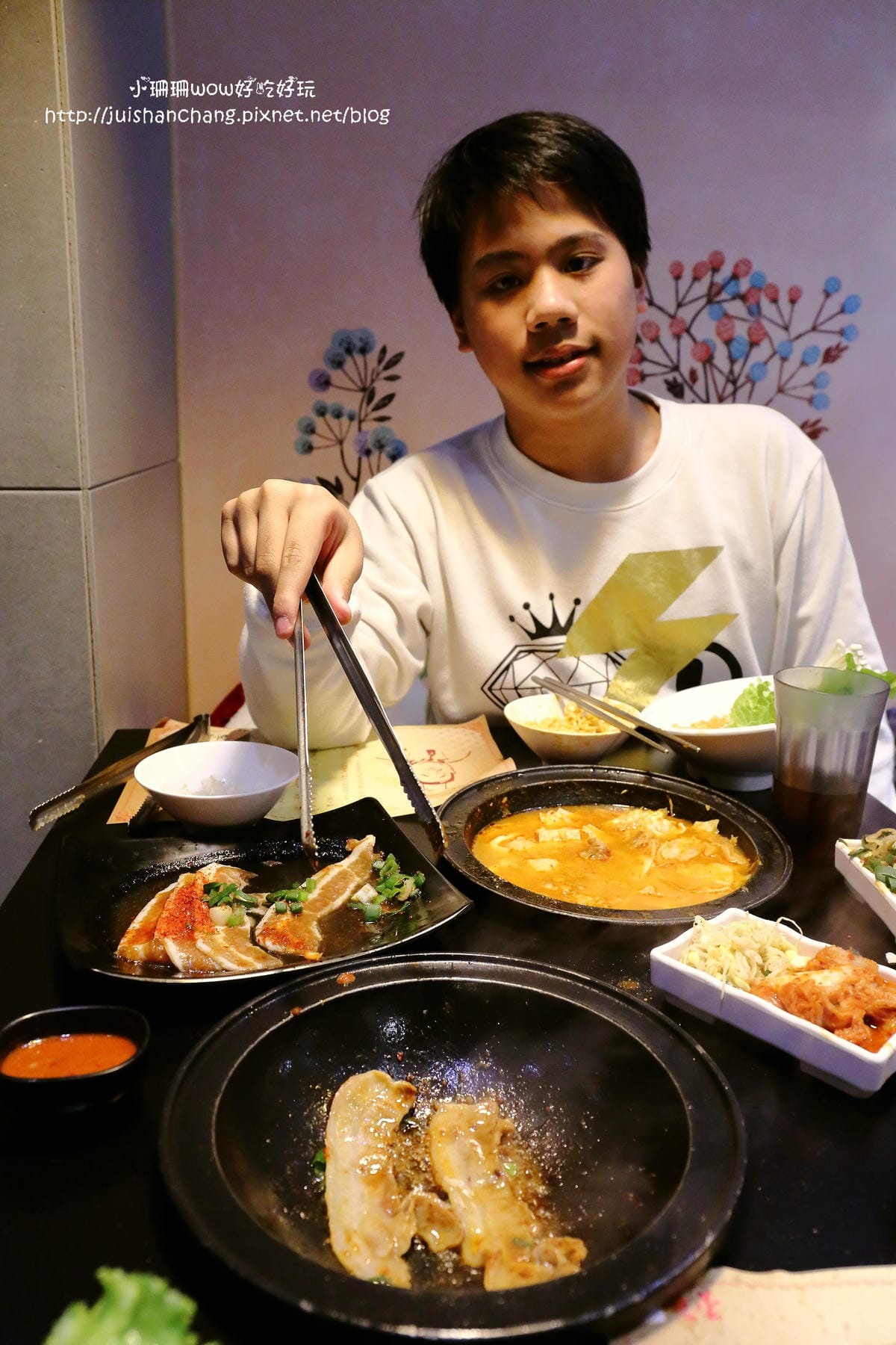 【食║新莊】劉震川日韓風味鍋（新莊幸福店）～韓食出新招創意，火烤兩吃，大份量又美味的韓式料理