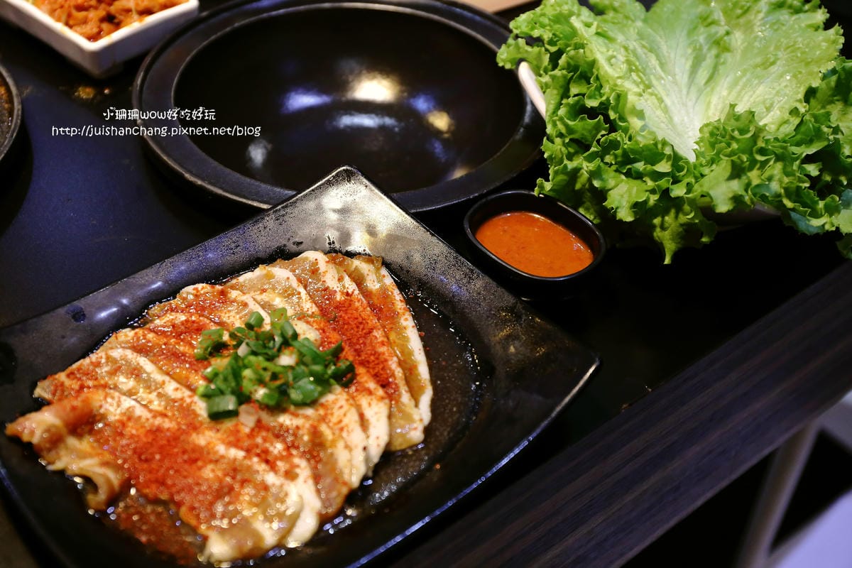 【食║新莊】劉震川日韓風味鍋（新莊幸福店）～韓食出新招創意，火烤兩吃，大份量又美味的韓式料理