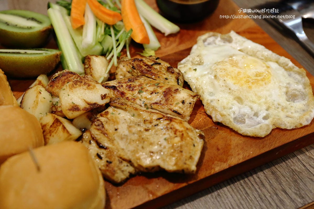 【食║中和】尼克叔叔創意廚房～華新街巷弄美食。低調招牌隱藏美味。早午餐、義大利麵、下午茶、點心，無國界小食店(已歇業)