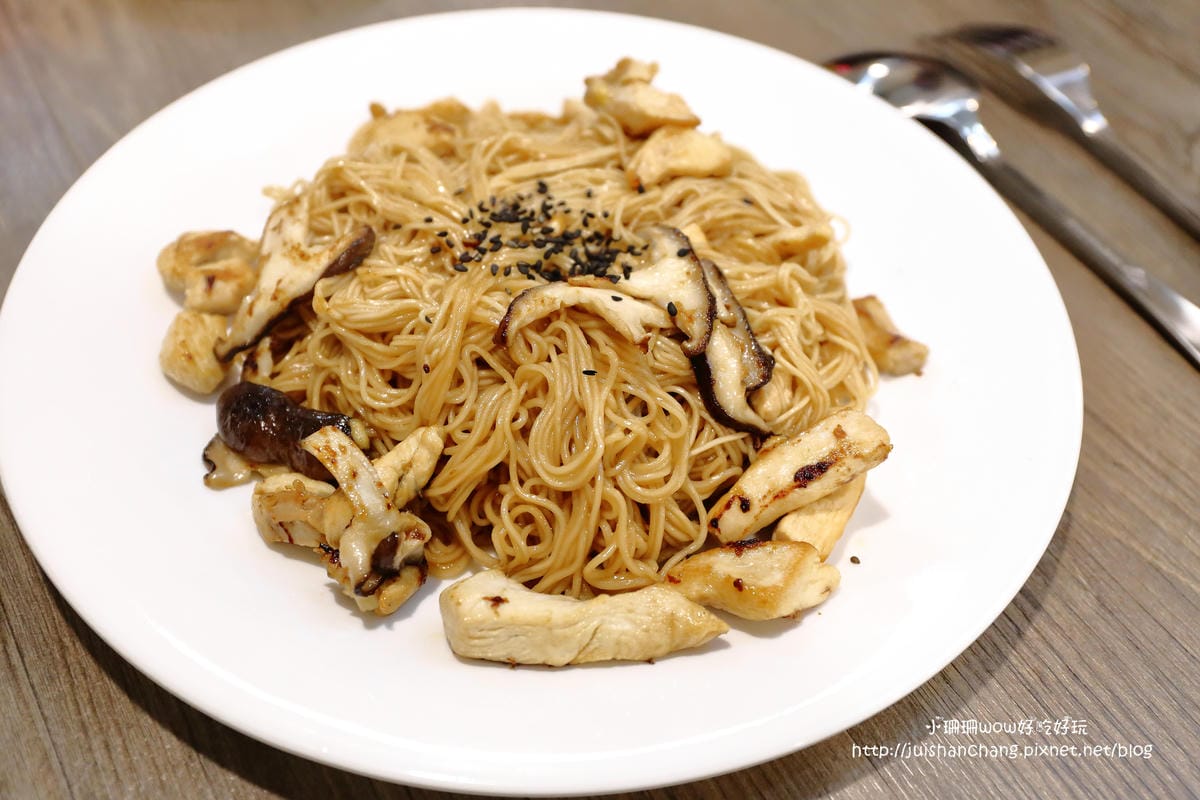 【食║中和】尼克叔叔創意廚房～華新街巷弄美食。低調招牌隱藏美味。早午餐、義大利麵、下午茶、點心，無國界小食店(已歇業)