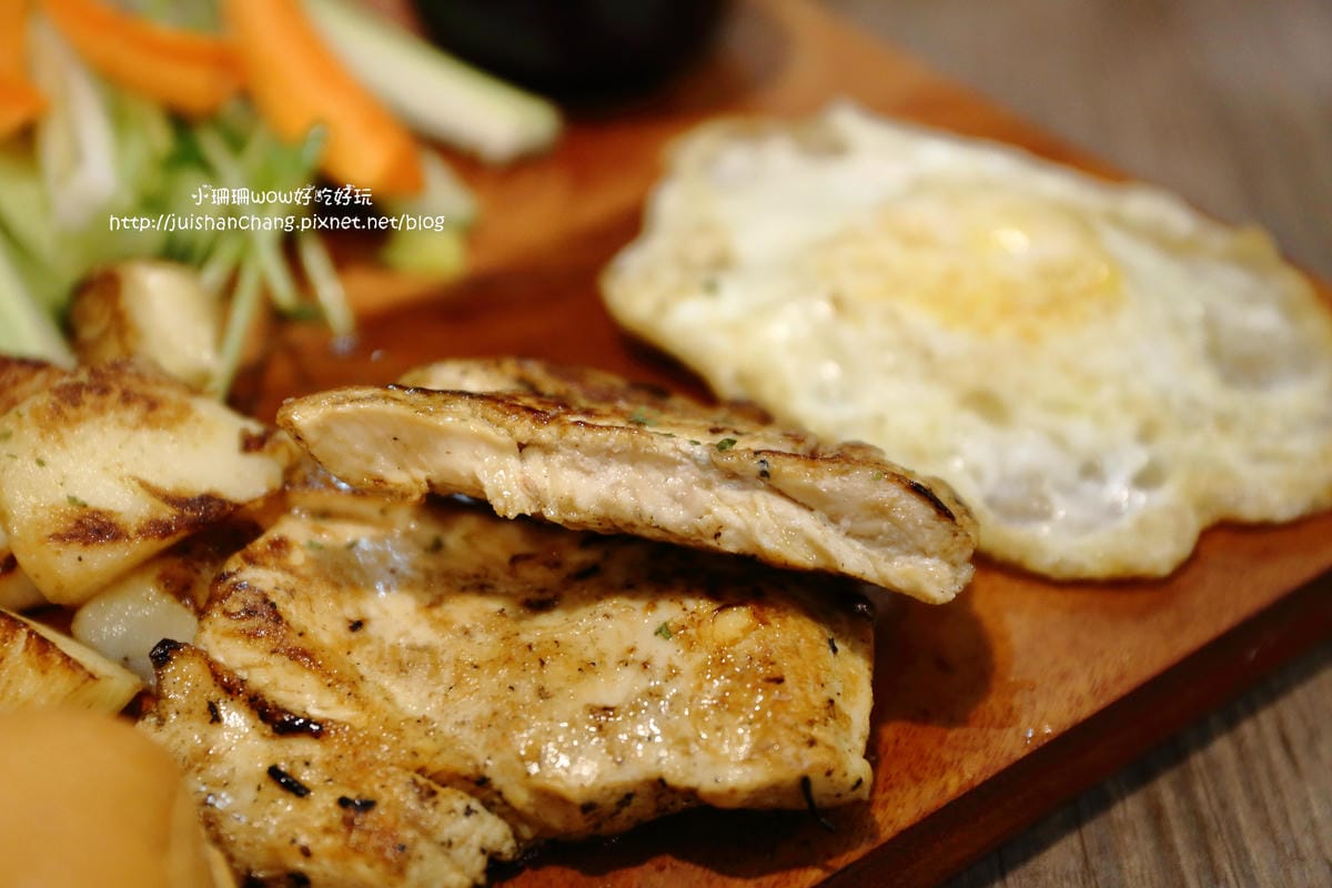 【食║中和】尼克叔叔創意廚房～華新街巷弄美食。低調招牌隱藏美味。早午餐、義大利麵、下午茶、點心，無國界小食店(已歇業)