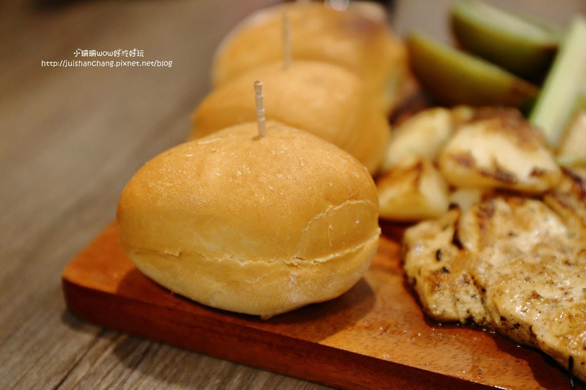 【食║中和】尼克叔叔創意廚房～華新街巷弄美食。低調招牌隱藏美味。早午餐、義大利麵、下午茶、點心，無國界小食店(已歇業)
