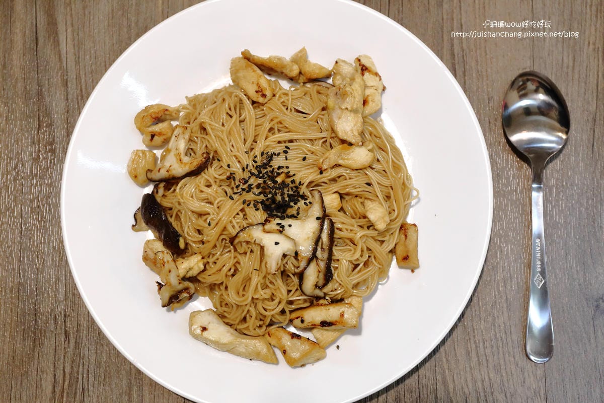 【食║中和】尼克叔叔創意廚房～華新街巷弄美食。低調招牌隱藏美味。早午餐、義大利麵、下午茶、點心，無國界小食店(已歇業)