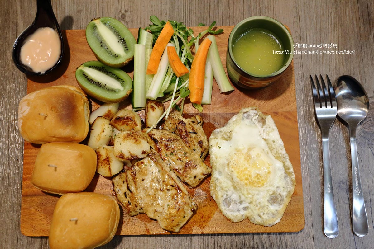 【食║中和】尼克叔叔創意廚房～華新街巷弄美食。低調招牌隱藏美味。早午餐、義大利麵、下午茶、點心，無國界小食店(已歇業)