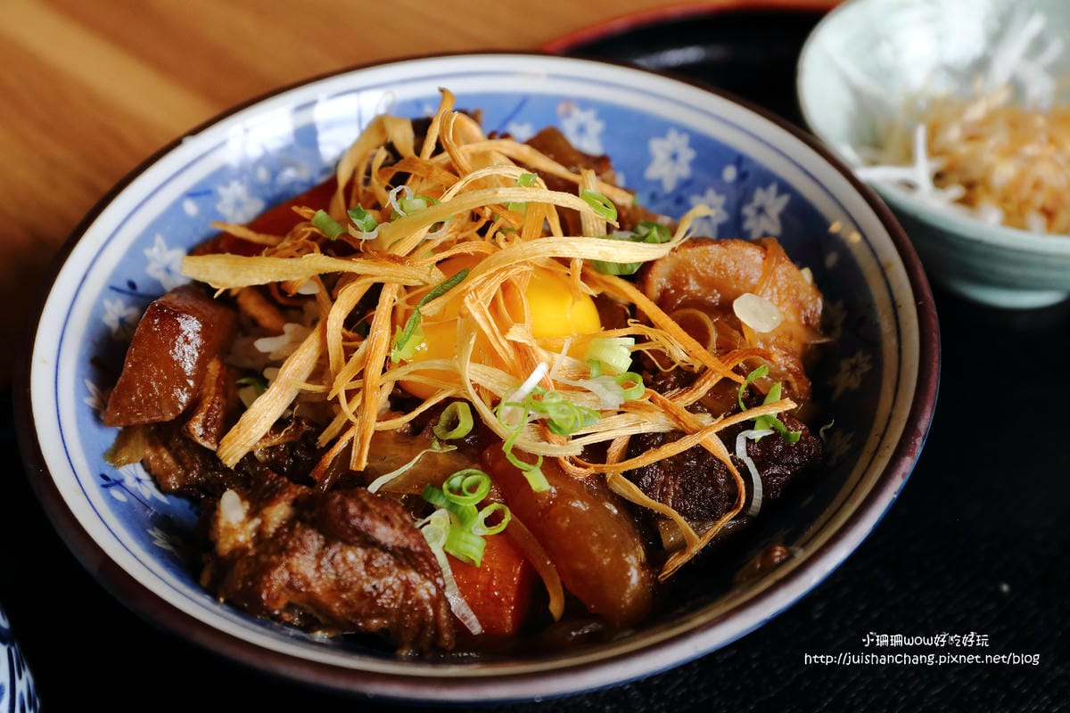 【食║台中】台中市役所文創園區～在日治時期全台灣最華麗之市役所用餐，Cafe1911&昭和沙龍，古典玫瑰園攜手文創人才全新劇作！