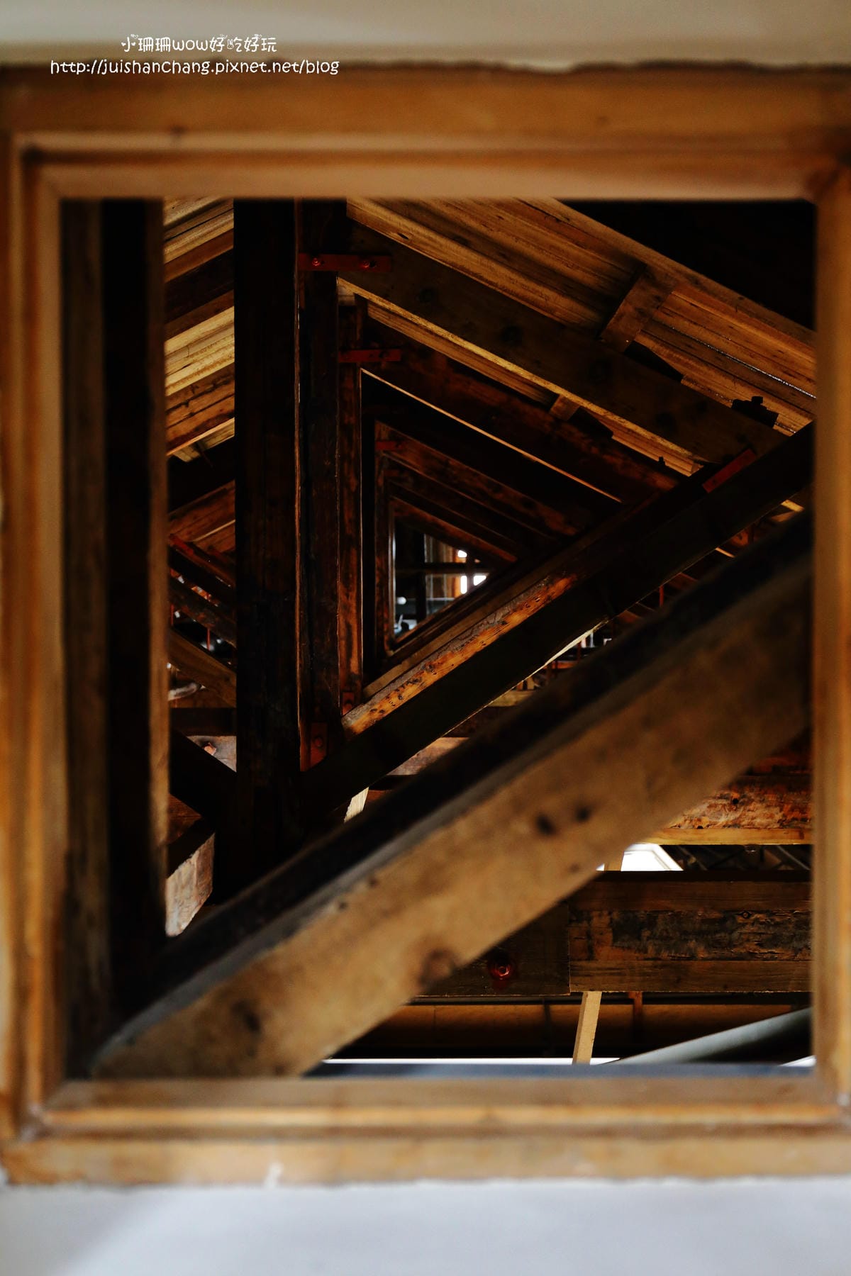 【食║台中】台中市役所文創園區～在日治時期全台灣最華麗之市役所用餐，Cafe1911&昭和沙龍，古典玫瑰園攜手文創人才全新劇作！