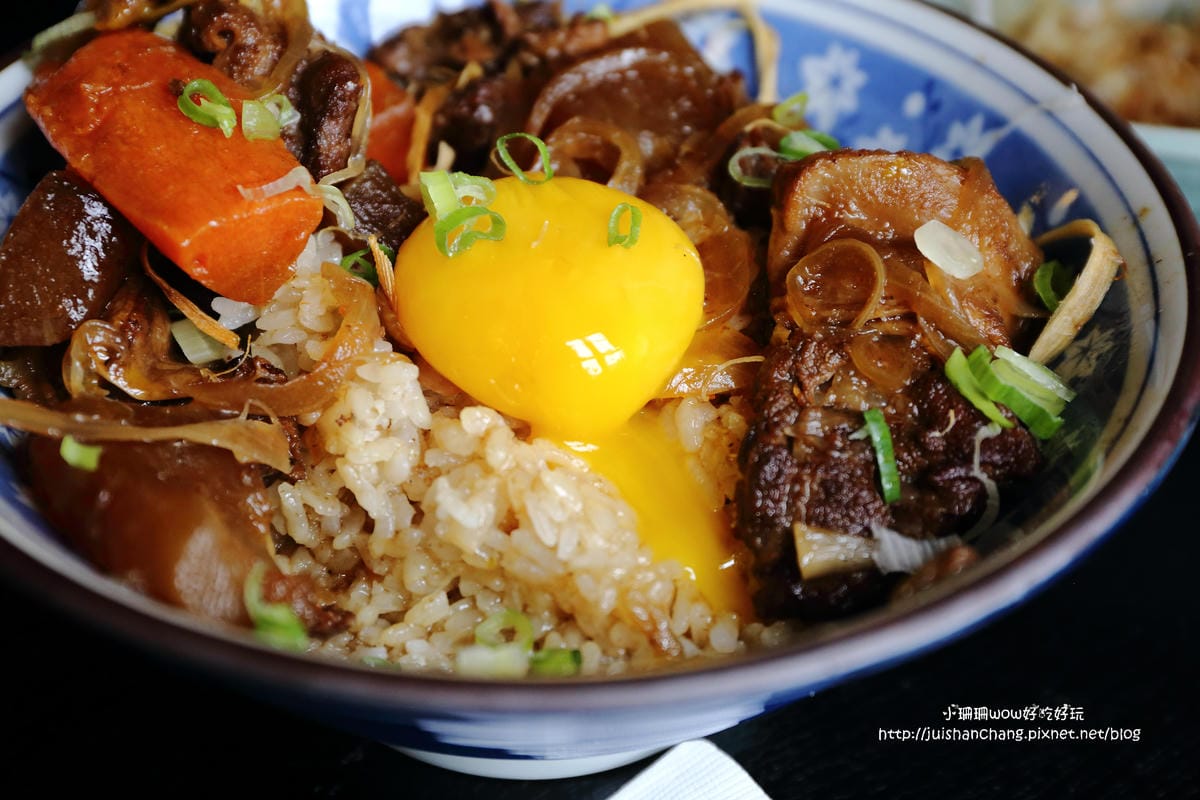 【食║台中】台中市役所文創園區～在日治時期全台灣最華麗之市役所用餐，Cafe1911&昭和沙龍，古典玫瑰園攜手文創人才全新劇作！