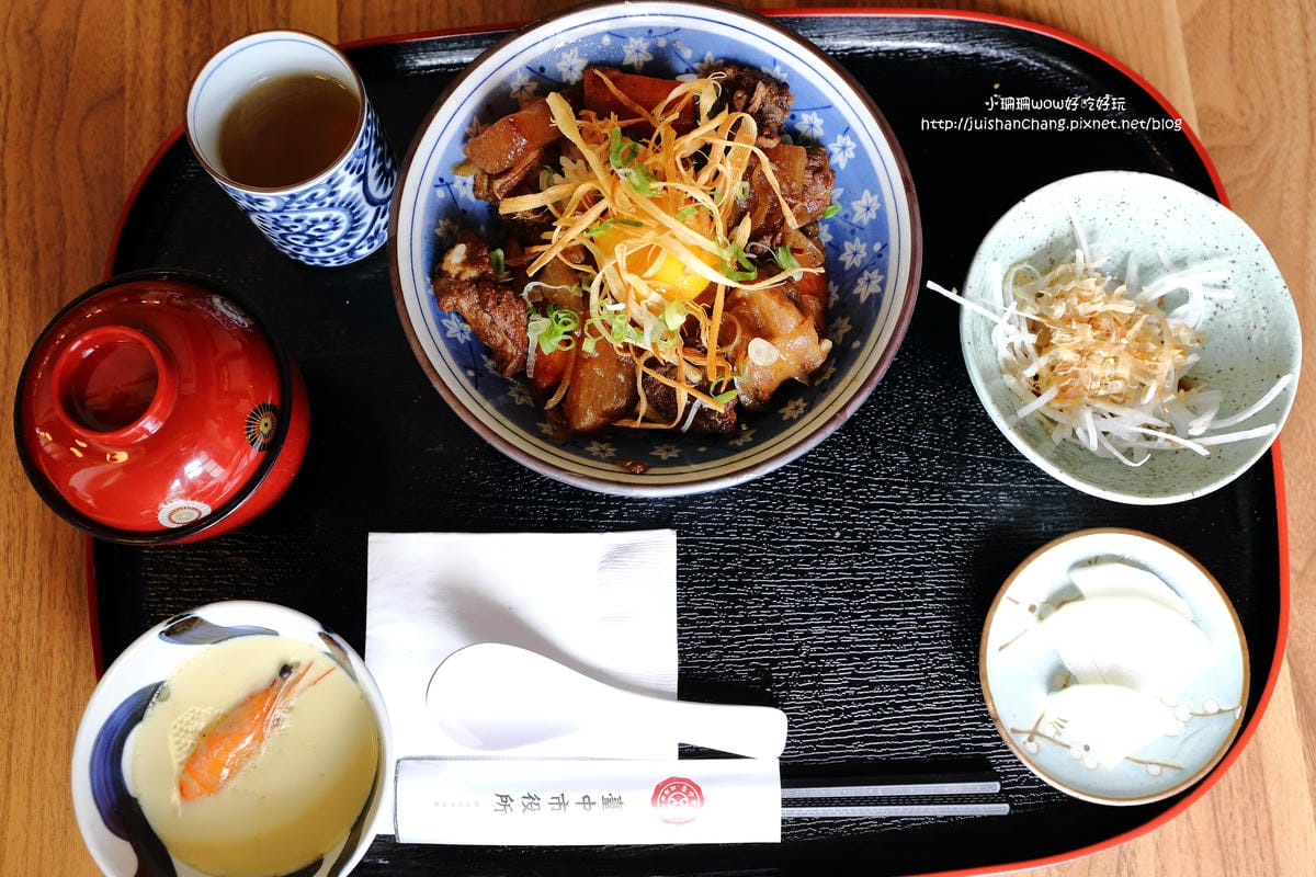 【食║台中】台中市役所文創園區～在日治時期全台灣最華麗之市役所用餐，Cafe1911&昭和沙龍，古典玫瑰園攜手文創人才全新劇作！