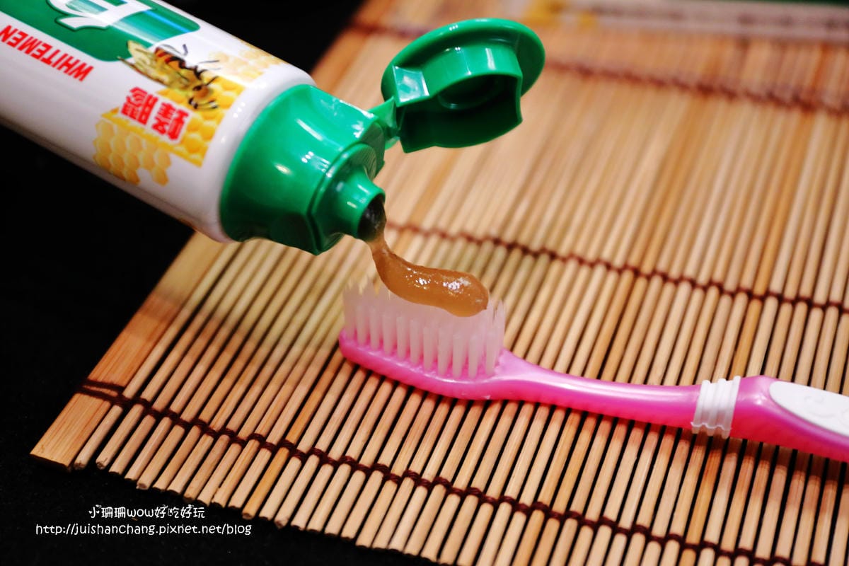 【分享║保健】白人蜂膠牙膏～MIT台灣製造牙膏，保護牙齒的守護神/全台唯一開放式的牙膏觀光工廠(文末抽獎)