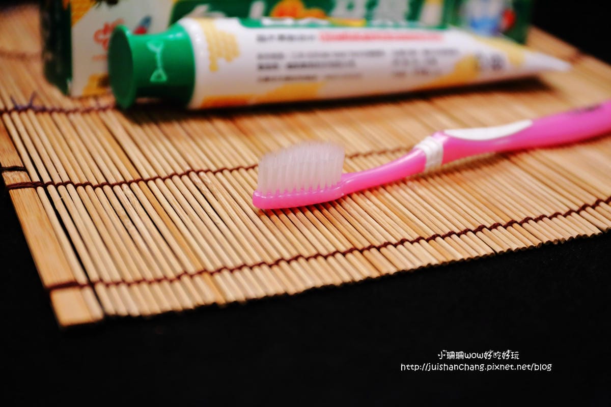 【分享║保健】白人蜂膠牙膏～MIT台灣製造牙膏，保護牙齒的守護神/全台唯一開放式的牙膏觀光工廠(文末抽獎)