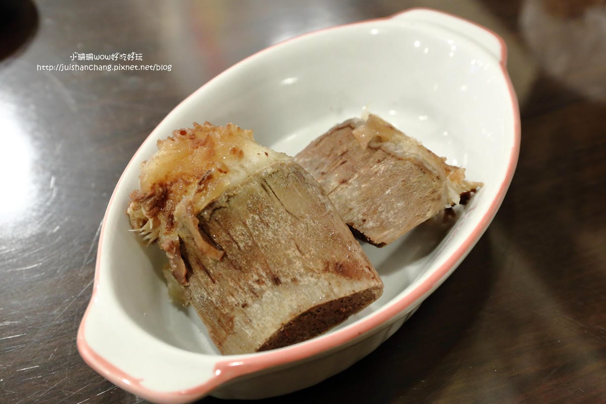 【食║中和】老兵曾王記牛肉麵～好牛！牛肉麵裡有巨無霸帶骨牛小排！榮獲北縣我最牛優質特色牛肉麵