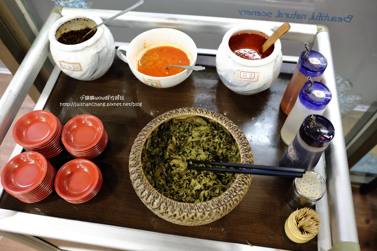 【食║中和】老兵曾王記牛肉麵～好牛！牛肉麵裡有巨無霸帶骨牛小排！榮獲北縣我最牛優質特色牛肉麵