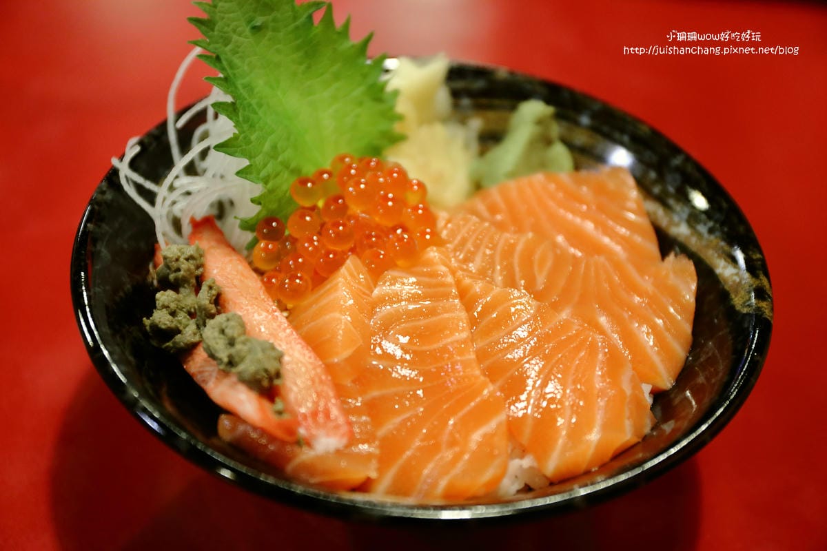 【食║板橋】八八食堂～板橋日本料理推薦。平價生魚片丼飯，一碗入魂！