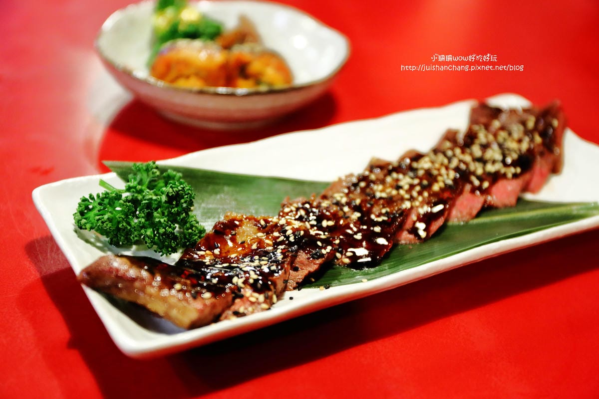 【食║板橋】八八食堂～板橋日本料理推薦。平價生魚片丼飯，一碗入魂！