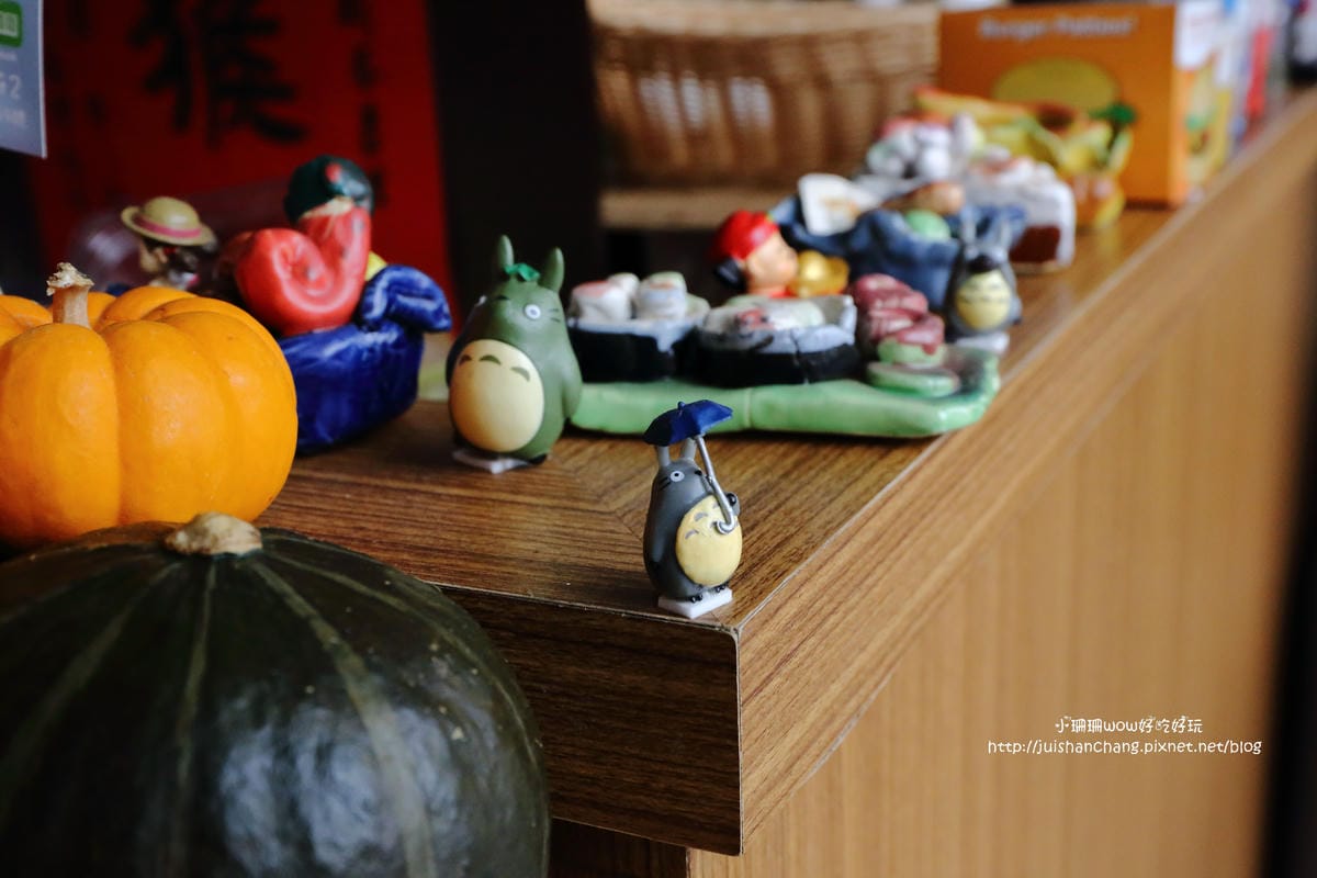 【食║中壢】龍貓廚房VS. 8 Code鬆餅-中原店～燈泡奶茶全台正夯！想喝，中壢兩個地方喝得到，混搭鬆餅蹦出新滋味！(已歇業)