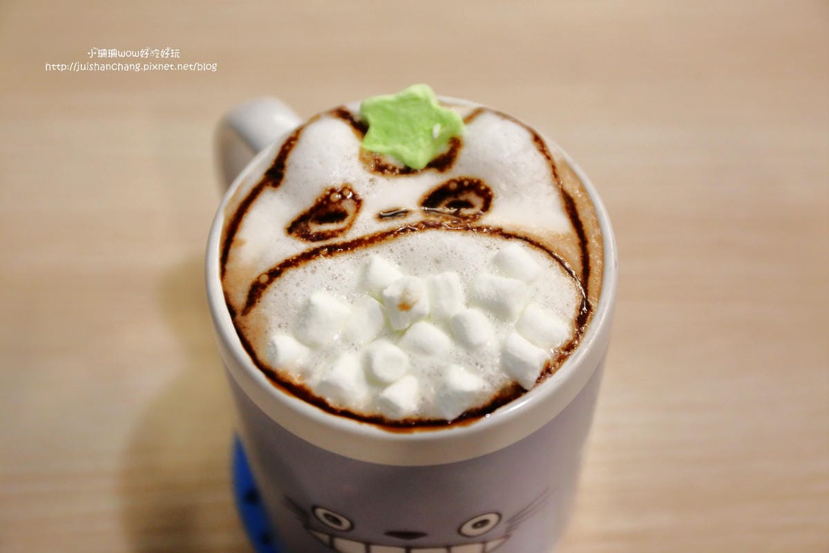 【食║中壢】龍貓廚房VS. 8 Code鬆餅-中原店～燈泡奶茶全台正夯！想喝，中壢兩個地方喝得到，混搭鬆餅蹦出新滋味！(已歇業)