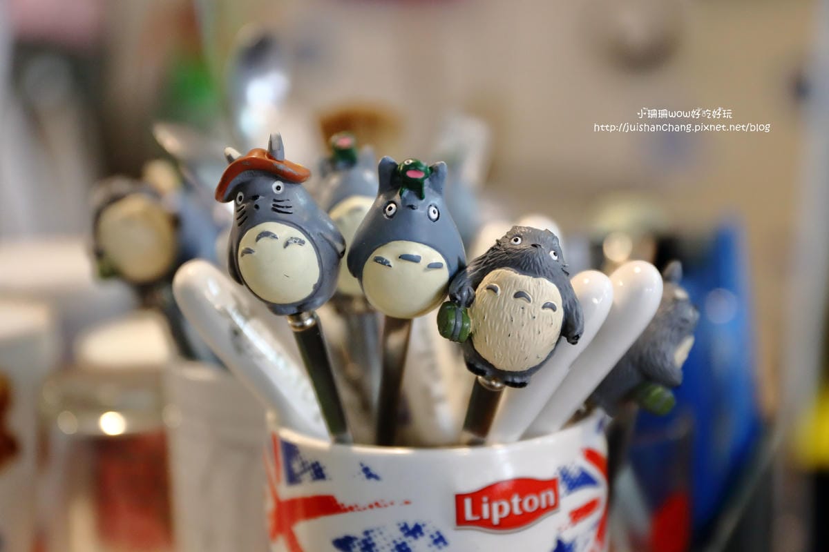 【食║中壢】龍貓廚房VS. 8 Code鬆餅-中原店～燈泡奶茶全台正夯！想喝，中壢兩個地方喝得到，混搭鬆餅蹦出新滋味！(已歇業)