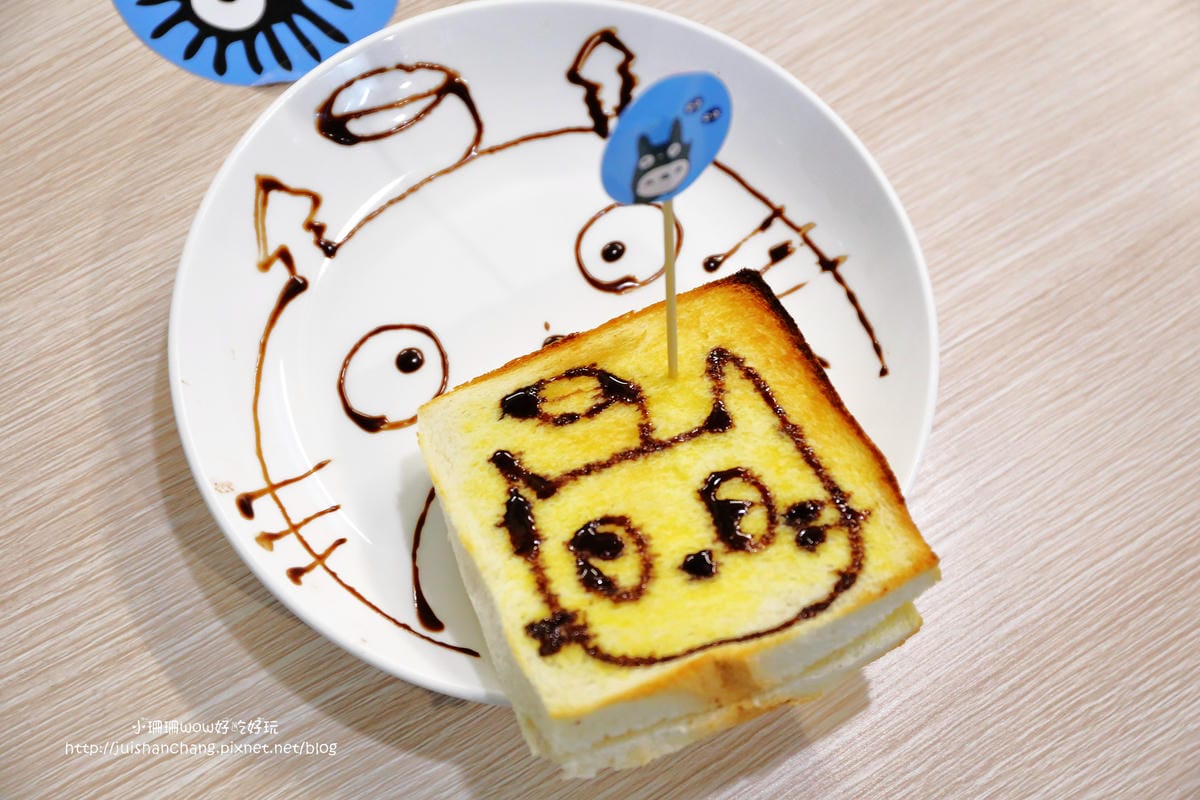 【食║中壢】龍貓廚房VS. 8 Code鬆餅-中原店～燈泡奶茶全台正夯！想喝，中壢兩個地方喝得到，混搭鬆餅蹦出新滋味！(已歇業)