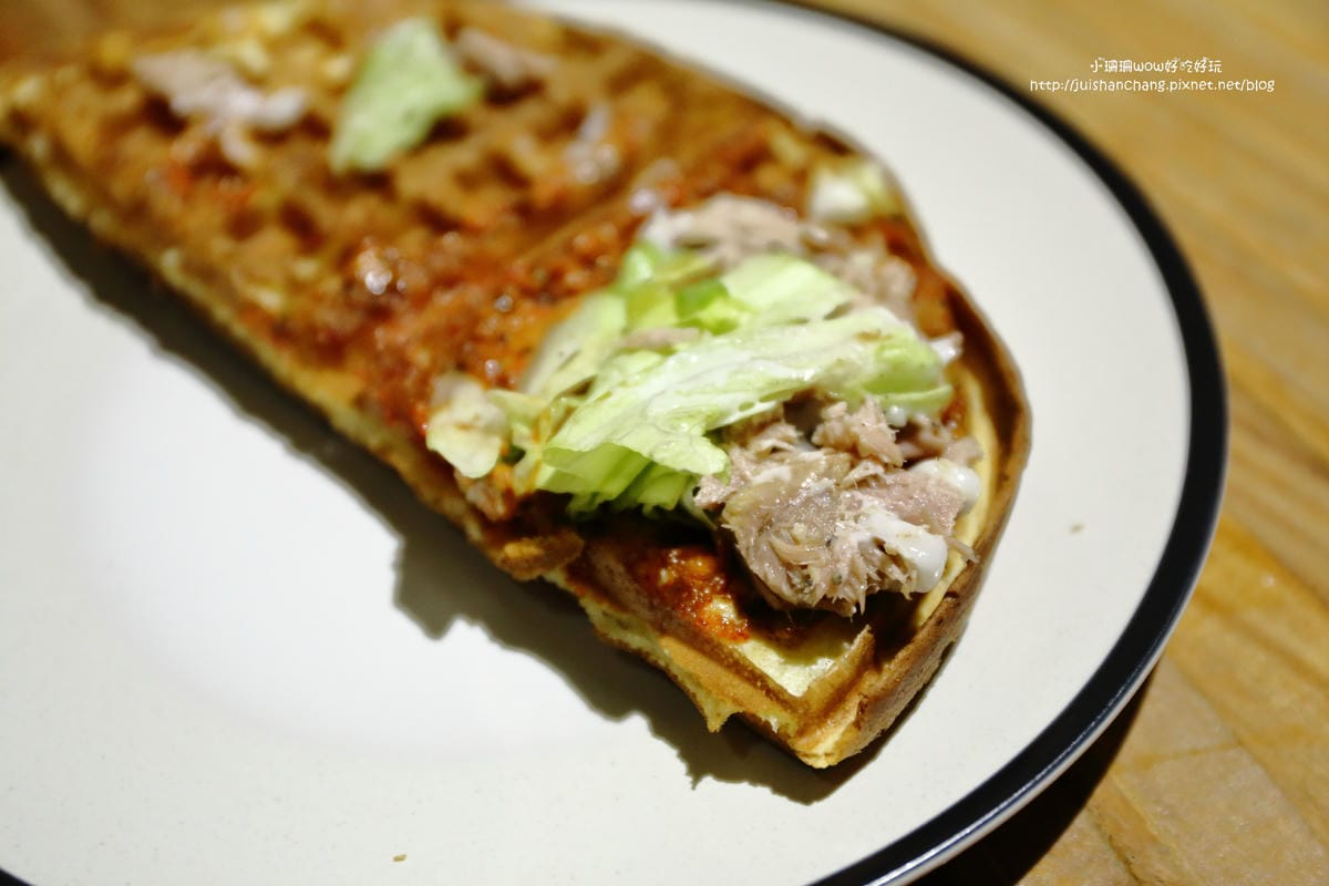 【食║中壢】龍貓廚房VS. 8 Code鬆餅-中原店～燈泡奶茶全台正夯！想喝，中壢兩個地方喝得到，混搭鬆餅蹦出新滋味！(已歇業)