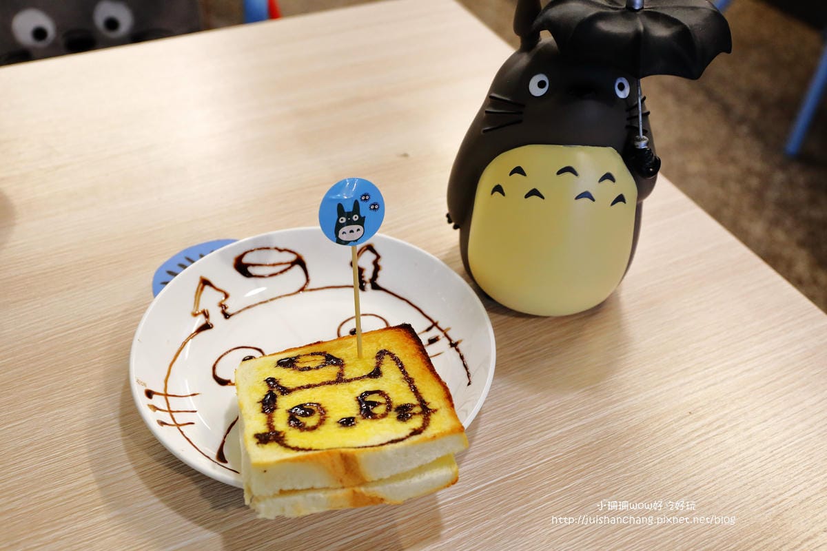 【食║中壢】龍貓廚房VS. 8 Code鬆餅-中原店～燈泡奶茶全台正夯！想喝，中壢兩個地方喝得到，混搭鬆餅蹦出新滋味！(已歇業)