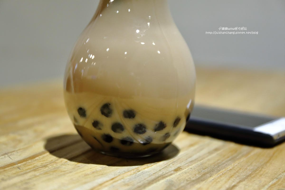 【食║中壢】龍貓廚房VS. 8 Code鬆餅-中原店～燈泡奶茶全台正夯！想喝，中壢兩個地方喝得到，混搭鬆餅蹦出新滋味！(已歇業)