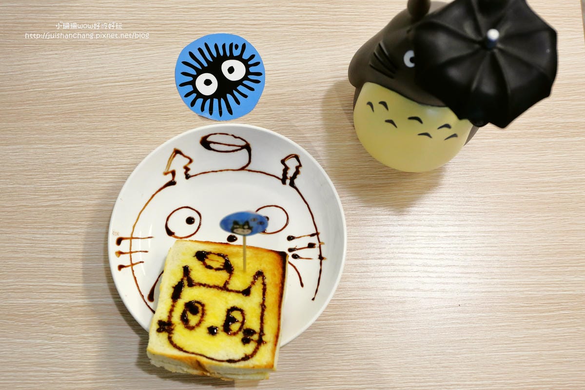 【食║中壢】龍貓廚房VS. 8 Code鬆餅-中原店～燈泡奶茶全台正夯！想喝，中壢兩個地方喝得到，混搭鬆餅蹦出新滋味！(已歇業)