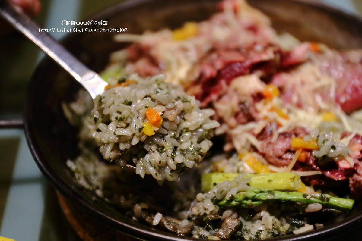 【食║桃園】Howfun 好飯食堂（林口環球A8店）～史上最好吃的西班牙鑄鐵鍋燉飯，誰說搭飛機才吃得到！(已歇業)