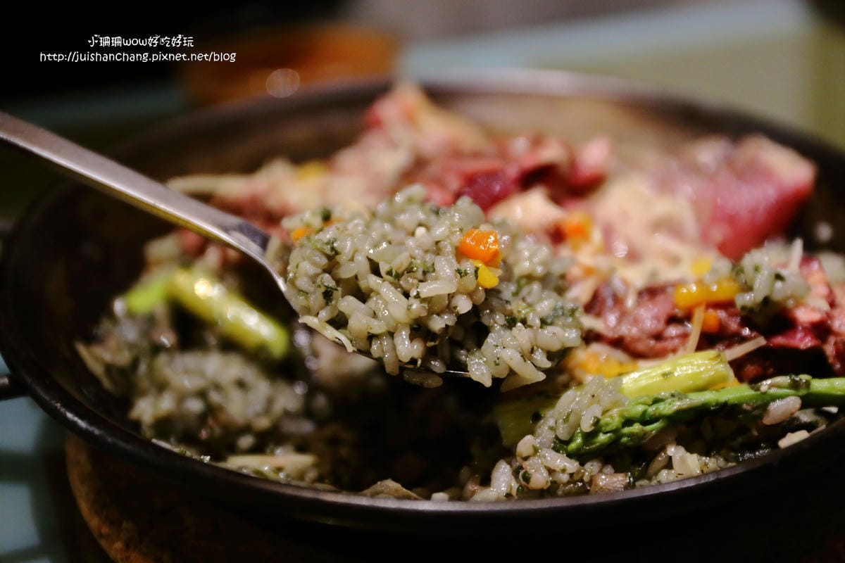 【食║桃園】Howfun 好飯食堂（林口環球A8店）～史上最好吃的西班牙鑄鐵鍋燉飯，誰說搭飛機才吃得到！(已歇業)