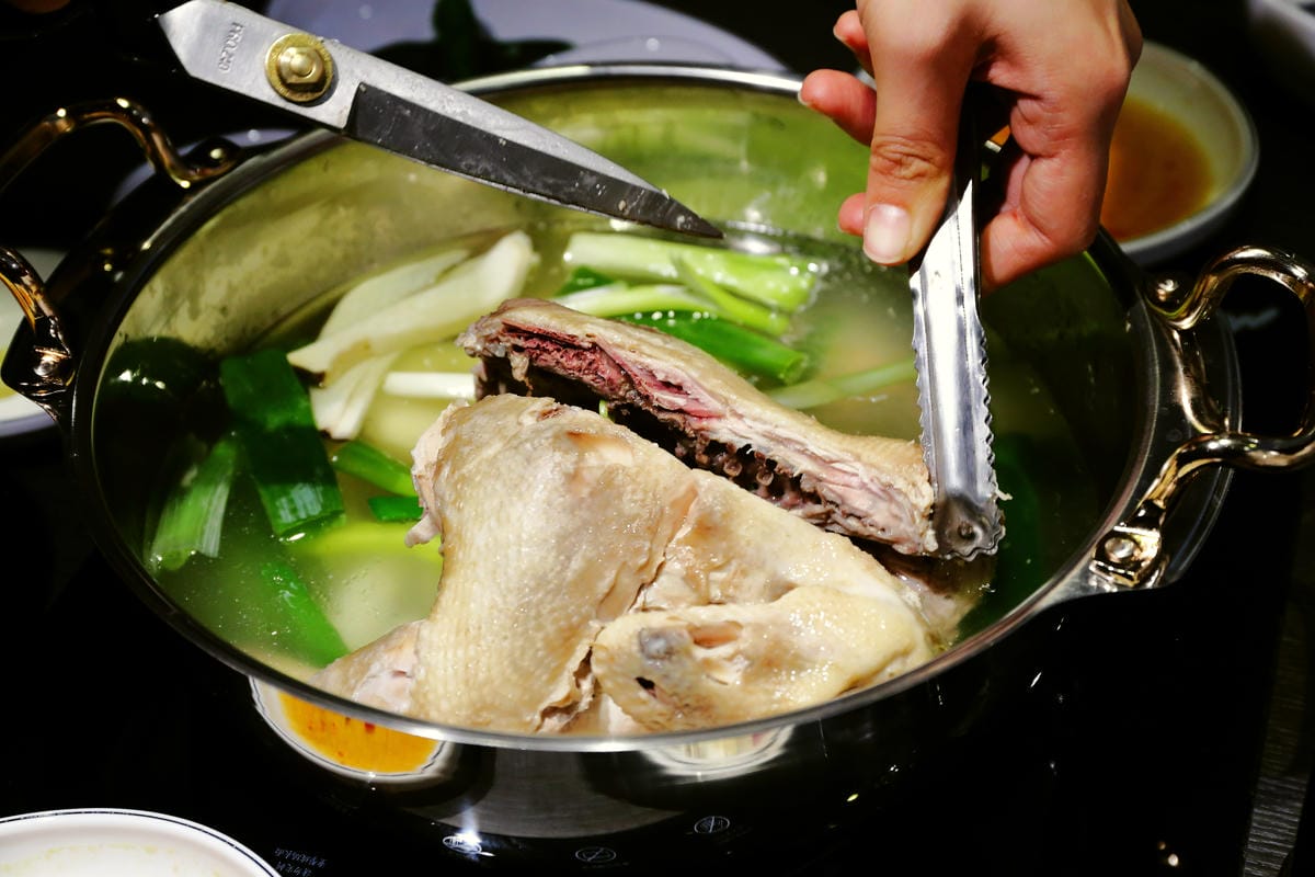 【食║台北】孔陵一隻雞台灣1號店～首爾推薦必吃的美食台灣開賣！正宗韓國原汁原味搶先吃！(已歇業)