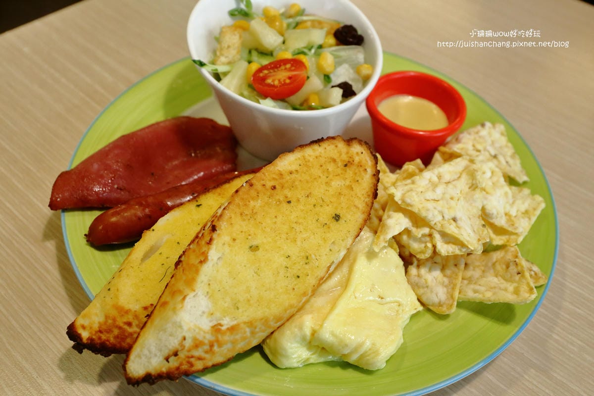 【食║中和】洋廚～給你從早到晚的美味餐點，免收服務費還不限時唷！