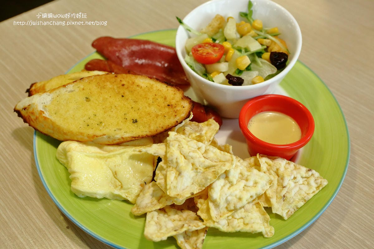 【食║中和】洋廚～給你從早到晚的美味餐點，免收服務費還不限時唷！