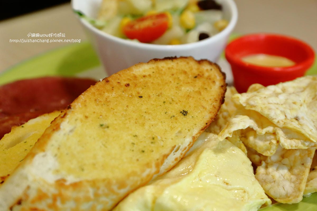 【食║中和】洋廚～給你從早到晚的美味餐點，免收服務費還不限時唷！